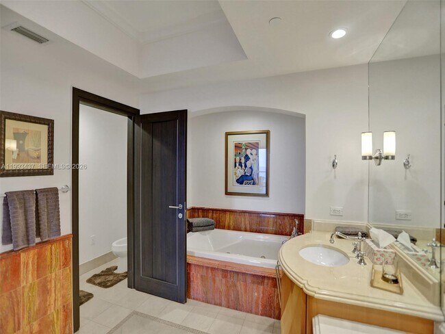 Building Photo - 17875 Collins Ave