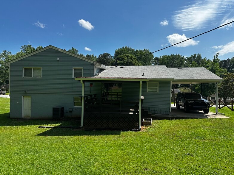 Building Photo - 616 Village Lane Dr SW
