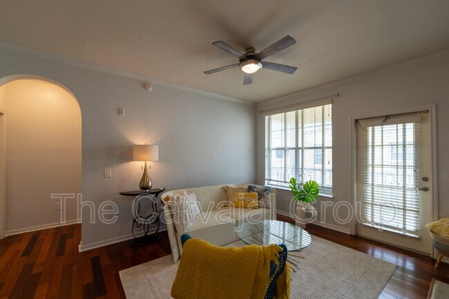 Building Photo - 860 N Orange Ave