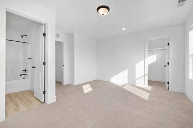 Building Photo - Modern Luxury in Meridian’s Oaks North – 4...