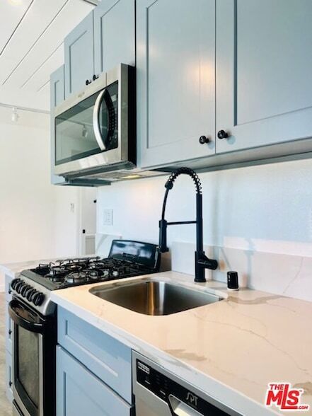 Building Photo - 421 E Chevy Chase Dr