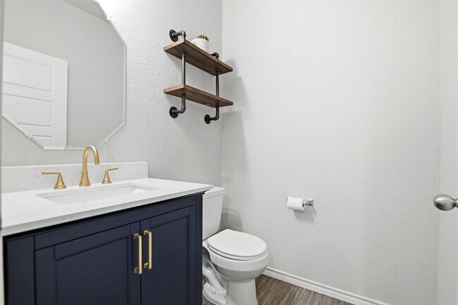 Building Photo - 4 Bedroom Home for Rent in San Antonio with Solar Panels – Cinco Lakes Move-In Ready!