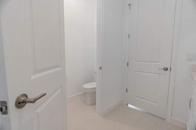 Building Photo - 13885 SE Riversway St