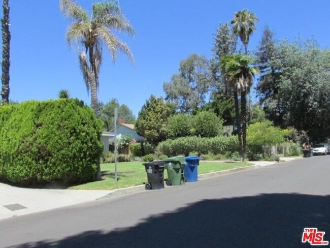 Building Photo - 5723 Stansbury Ave