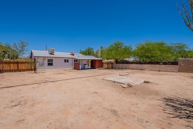 Building Photo - Desert Light & Outdoor Living – Tucson 2 B...
