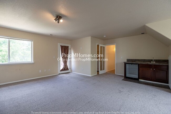 Building Photo - 7561 SW Thornton Dr
