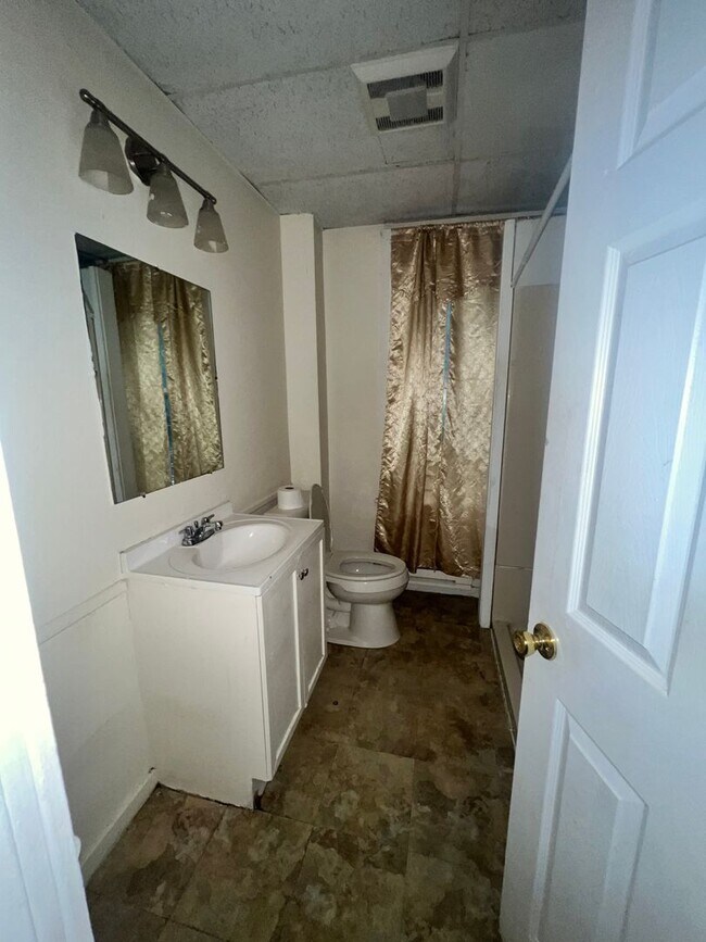 Building Photo - 17 Park Ave