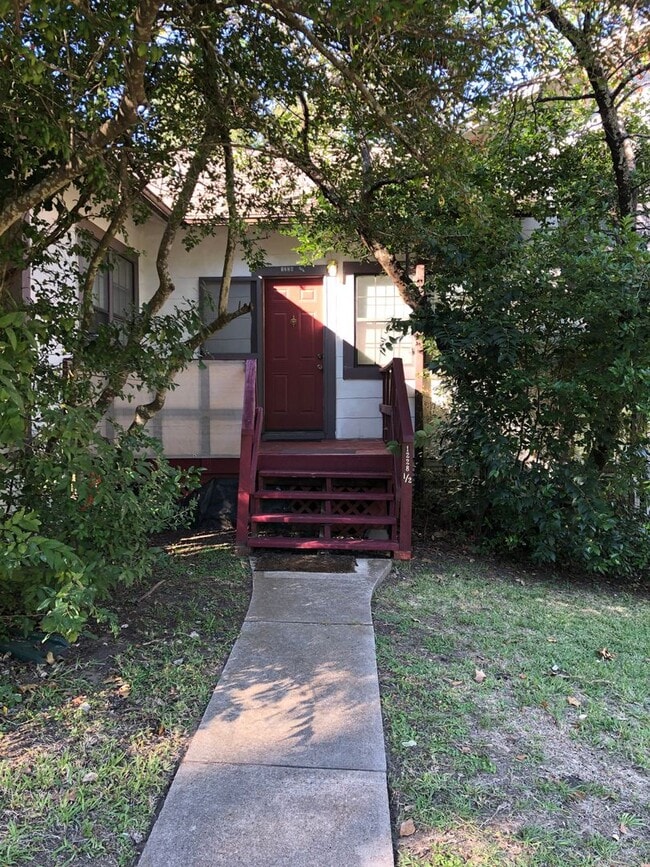 Building Photo - 1 Bedroom Apartment Close to SHSU