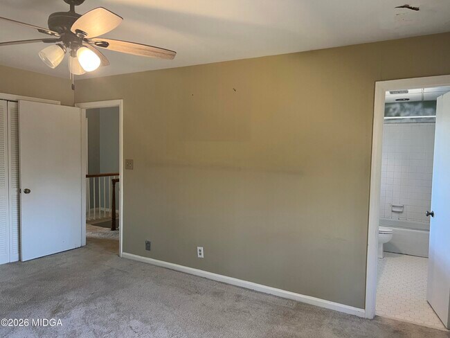 Building Photo - 853 Captain Kell Dr