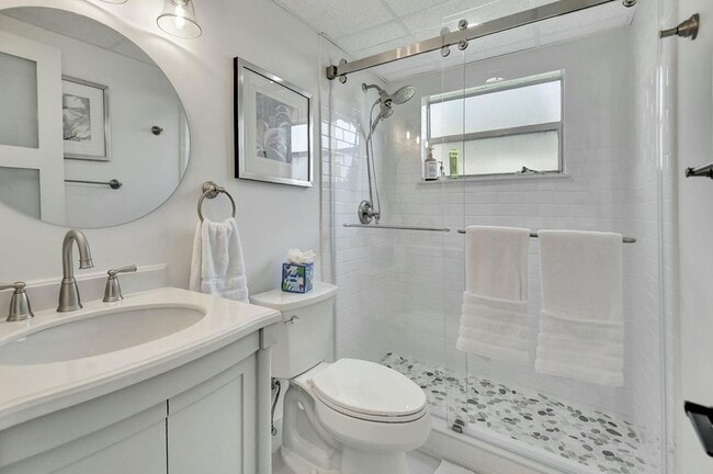 Building Photo - 581 Monaco Way