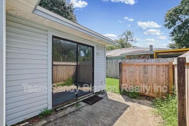Building Photo - 455 Stara Cir