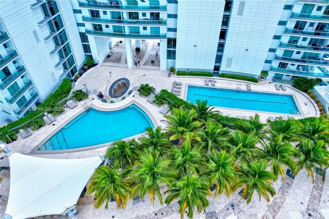 Building Photo - 900 Biscayne Blvd