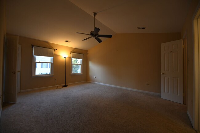 Building Photo - Gorgeous 4 BR 2+2 Baths Colonial - Finished Walk-Out Basement and Car Garage