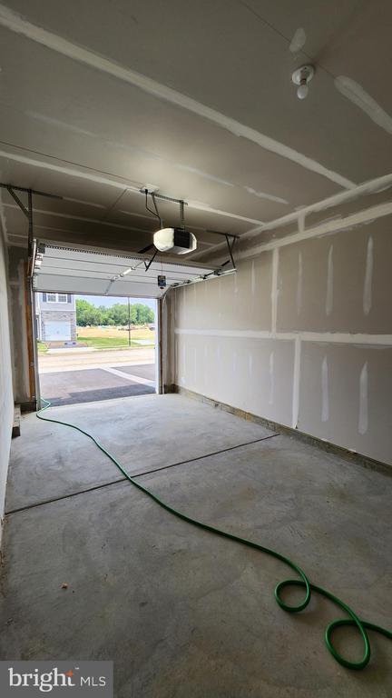 Building Photo - 15 Nelsons Wy