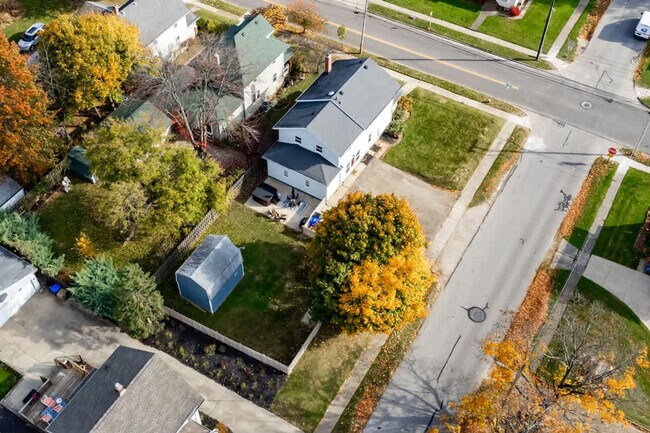 Building Photo - 2804 6th St