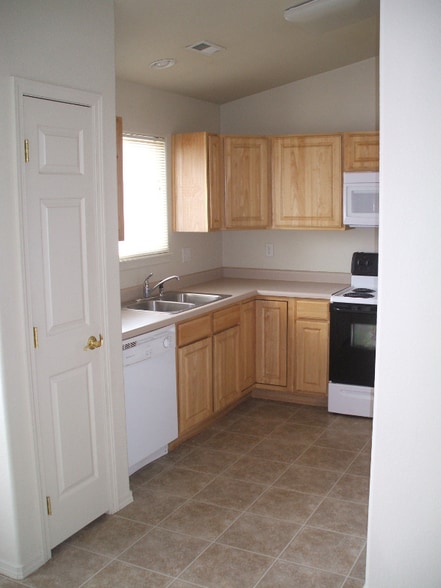 Building Photo - 2407 Inspiration