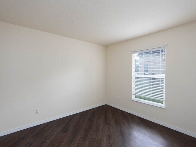 Building Photo - "Freshly Painted 3-Bed  with 2 Baths Home ...
