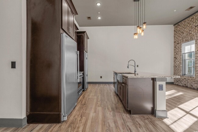 Building Photo - 80 Shady Oak Ln