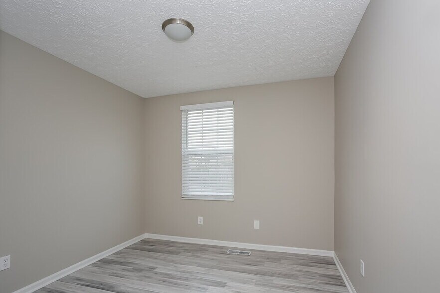 Building Photo - 5673 Silver Spurs Ln
