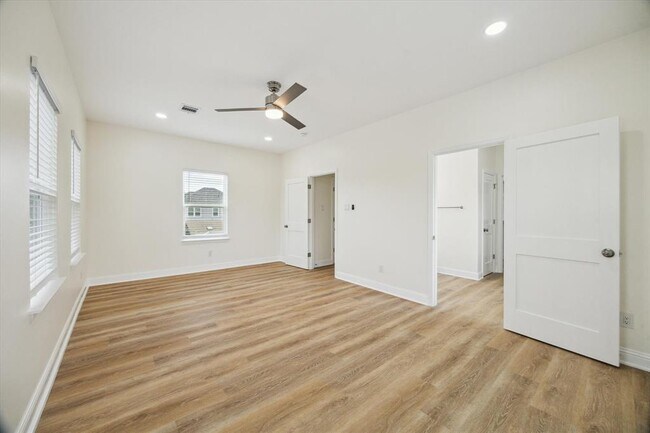 Building Photo - 901 E 37th St