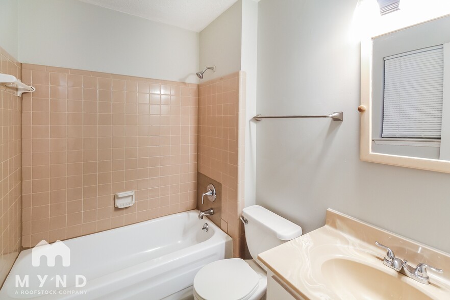 Building Photo - 6340 Greenbriar Dr