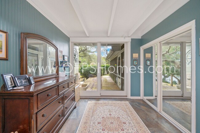 Building Photo - Bayou-Front Home w/ Dock