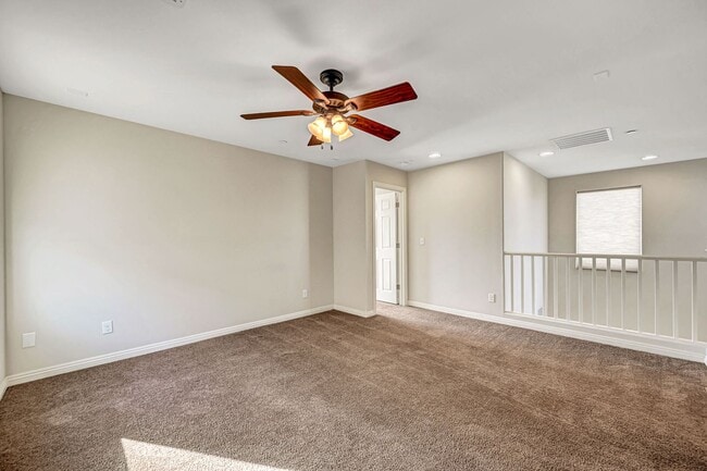 Building Photo - Henderson Home with Beautiful Strip Views