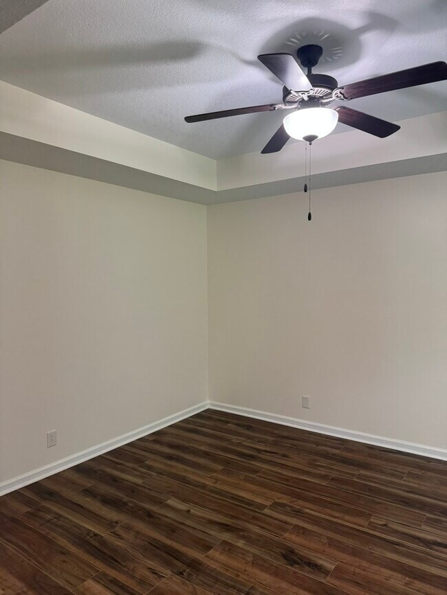 Building Photo - 164 Hillview Wy