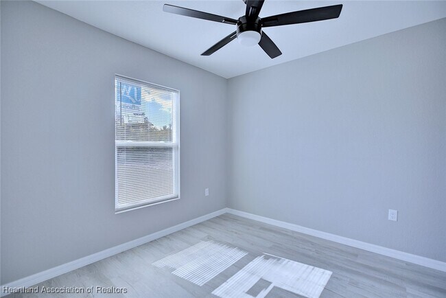 Building Photo - 293 Lincoln Rd NE