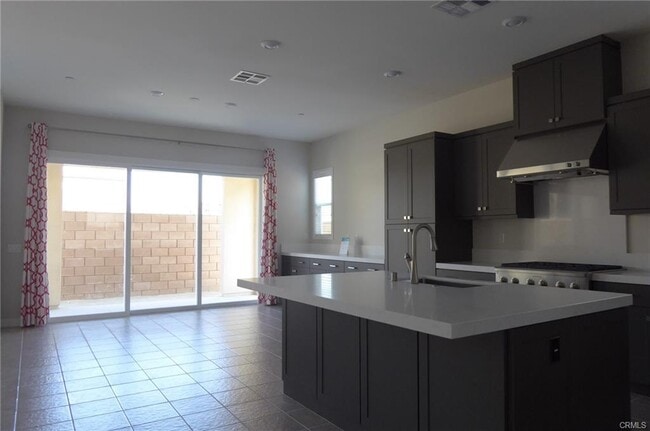 Building Photo - 652 Athos