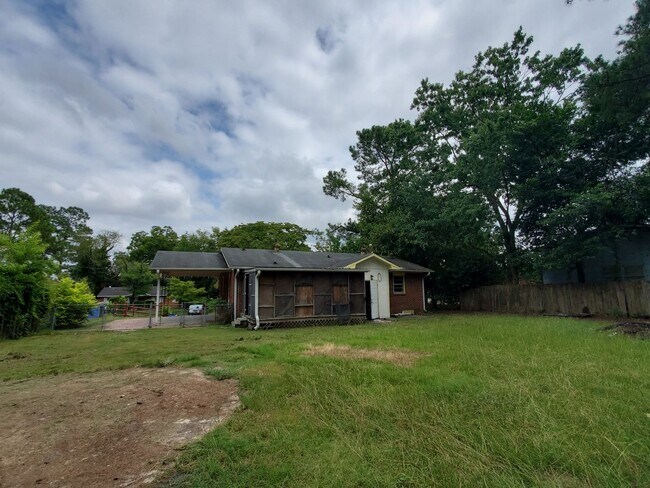 Building Photo - 1850 Dewsberry Pl