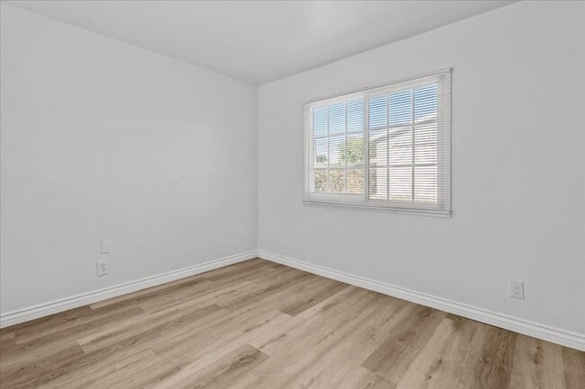 Building Photo - Single Story 4 Bedroom Home with Yard and Detached Garage in Montclair