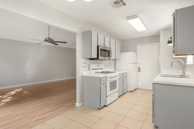 Building Photo - 11931 Rosethorn Dr