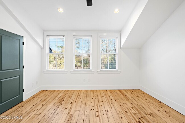 Building Photo - 7 Market