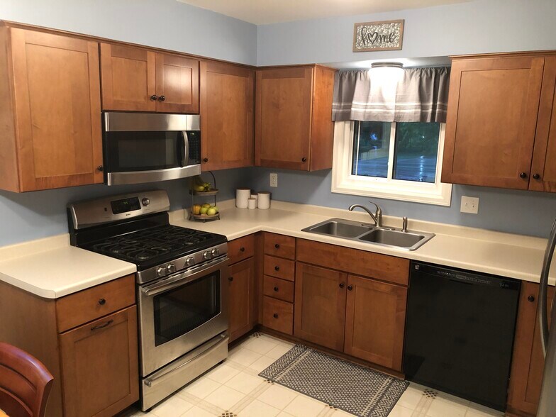 Primary Photo - 2652 N 124th St