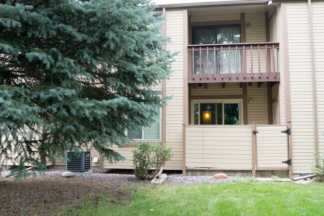 Building Photo - Evolve Real Estate: Beautiful Condo in Garrison Square Available June 3rd!