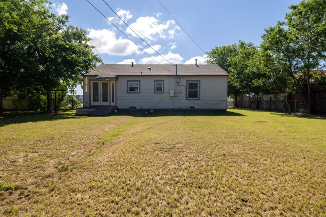 Building Photo - 901 Conder St