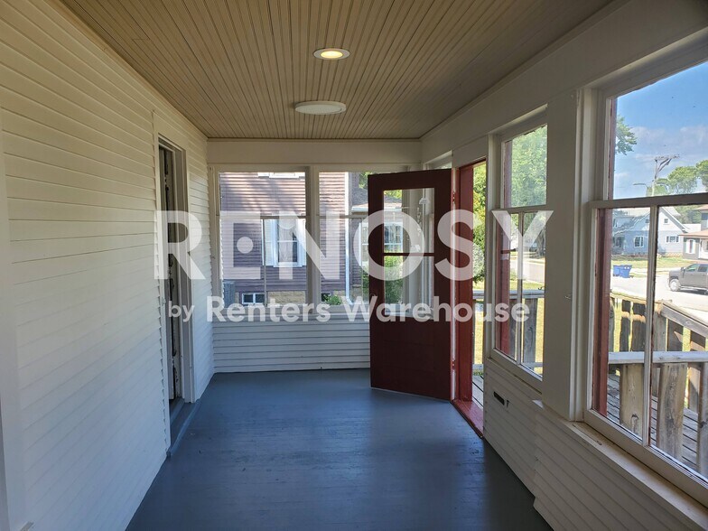Building Photo - 608 Red Wing Ave