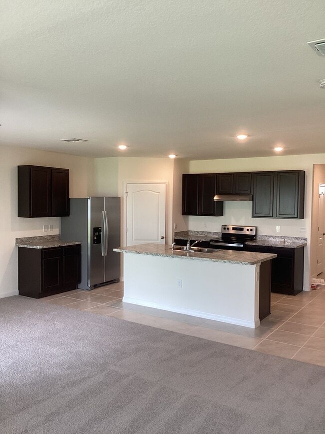 Building Photo - Four bedroom two bath in Eagle Lake