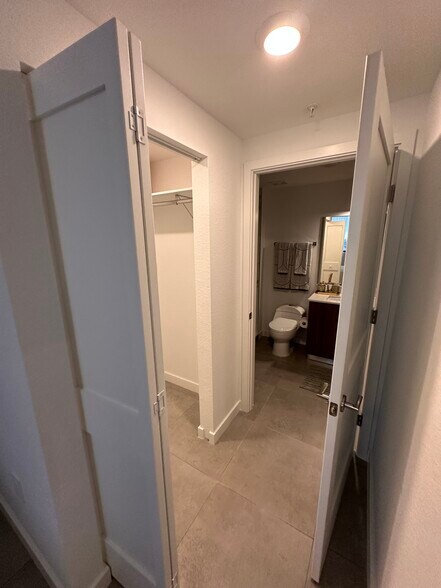 Building Photo - 1849 Madison St