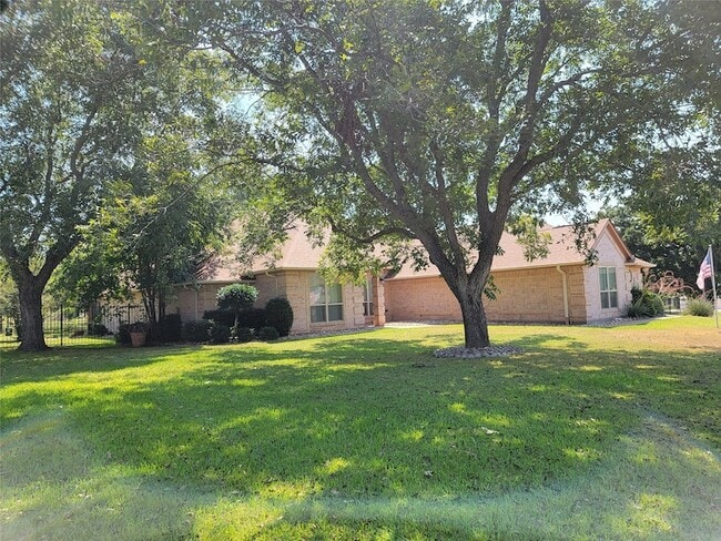 Building Photo - 9621 Monticello Dr