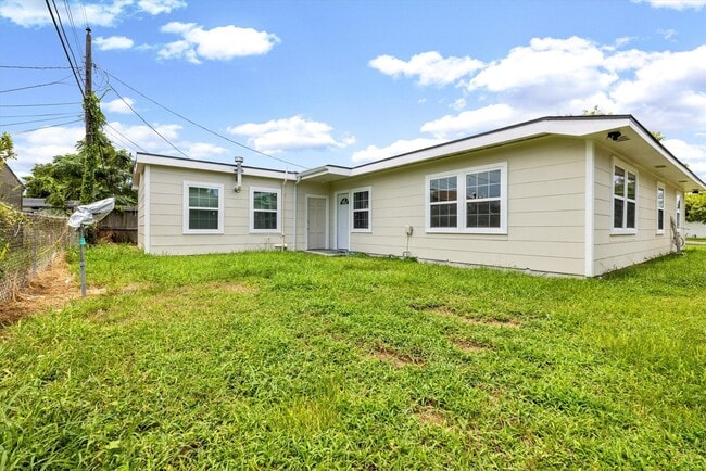 Building Photo - 1127 Harris Way