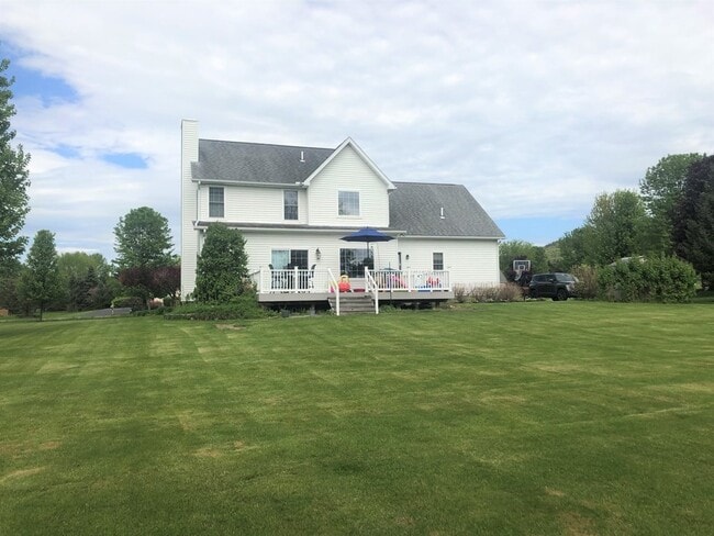 Building Photo - 4 Woodsview Dr