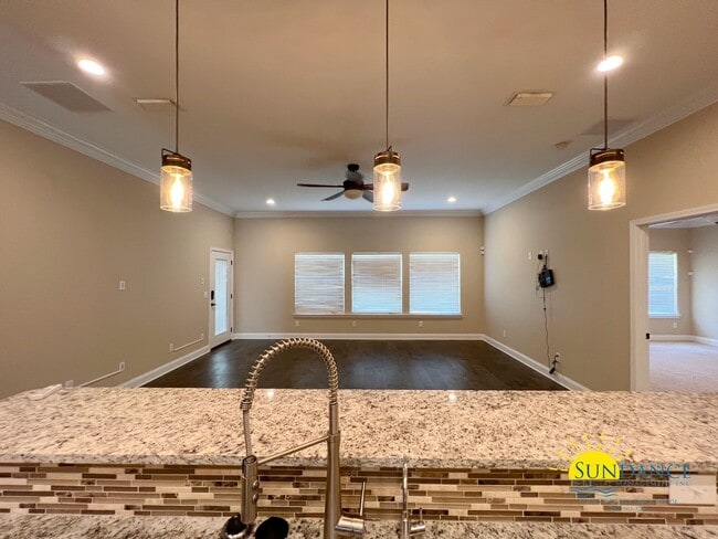 Building Photo - Gorgeous 4 Bedroom Home in FWB!