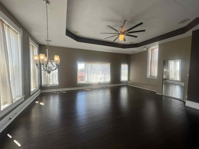 Building Photo - COMING SOON: Spacious Loft Living in the H...