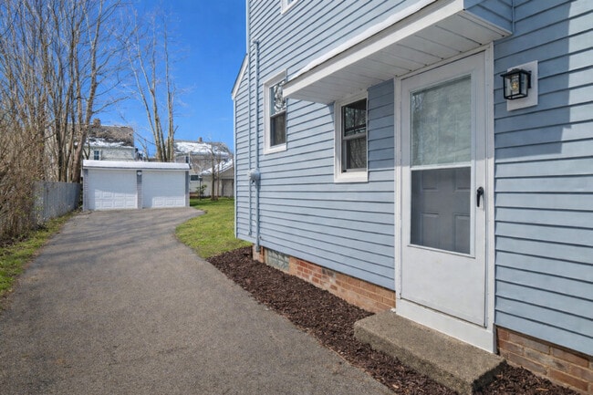 Building Photo - 3746 Northwood Rd