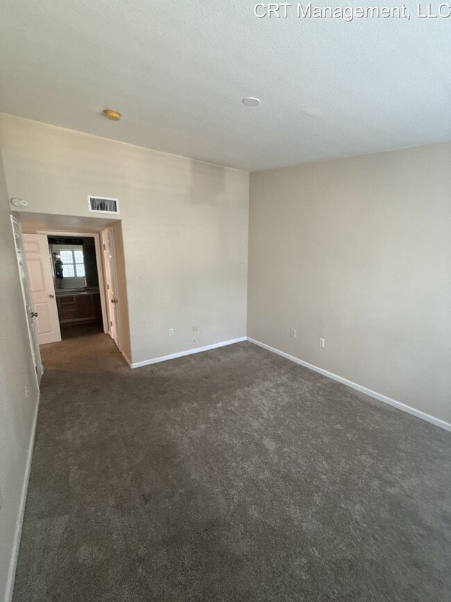 Building Photo - Spacious 2-Bed, 2-Bath Condo Available Nea...