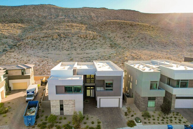 Building Photo - Mesa Ridge Luxury Oasis Feathertop
