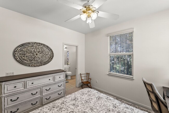 Building Photo - 4 Bedroom Home in the Beautiful Bridgeport Community!