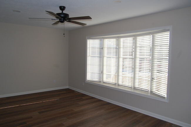 Livingroom - 3075 Chartwell Ct